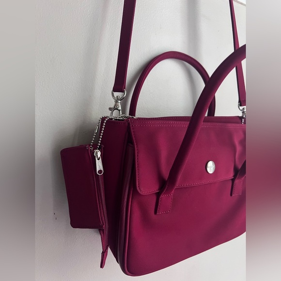 Elegant Burgundy Handbag - Picture 3 of 7